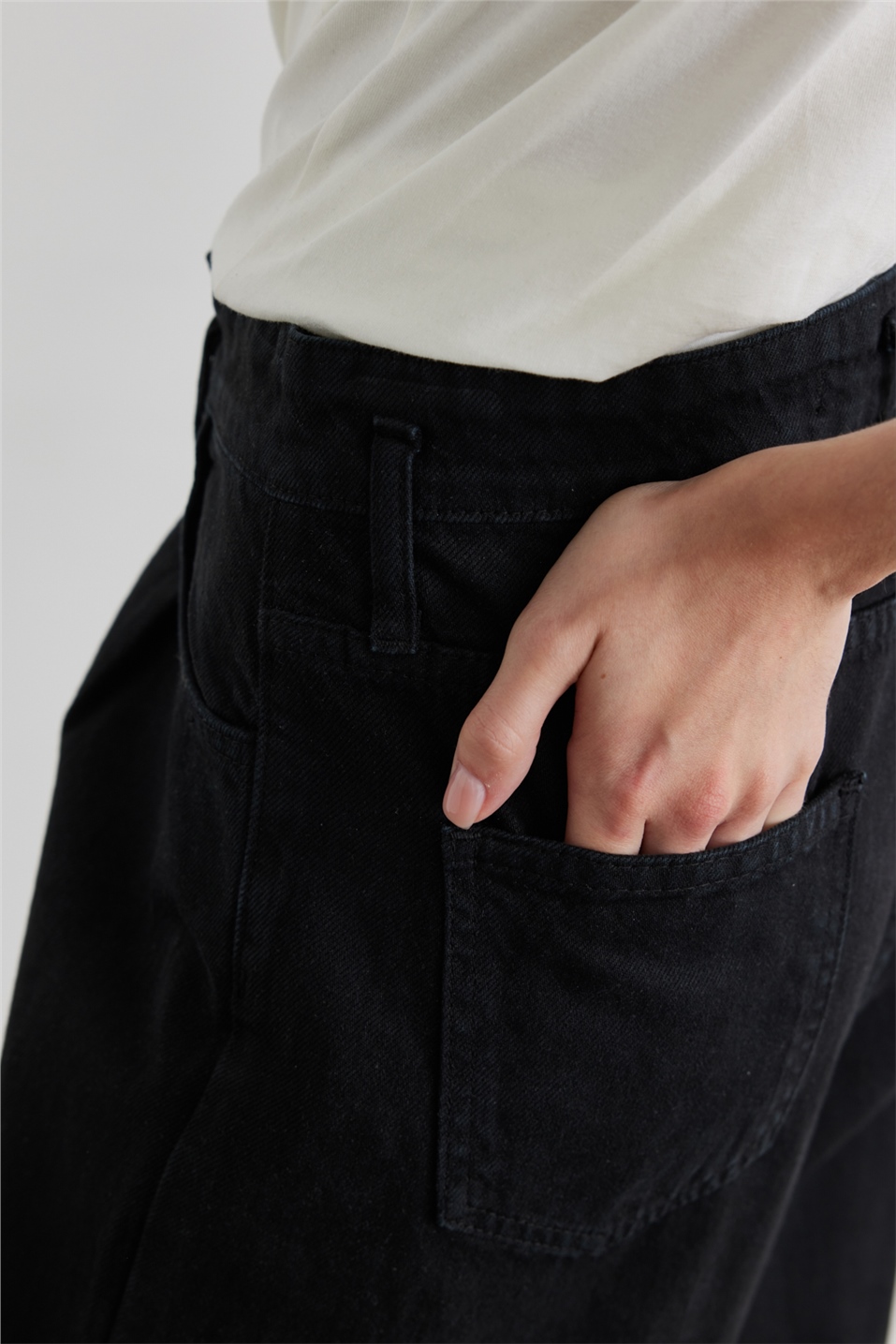 Black Pleated Distressed Long Jean