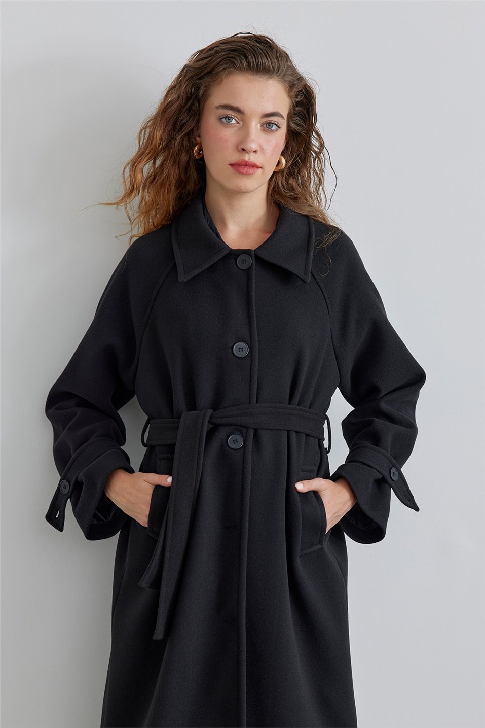 Black Raglan Sleeve Cachet Coat