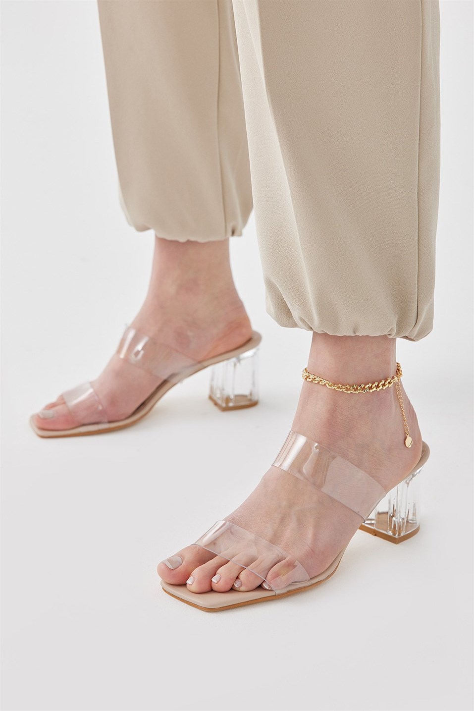 Şeffaf Bantlı Topuklu Sandalet